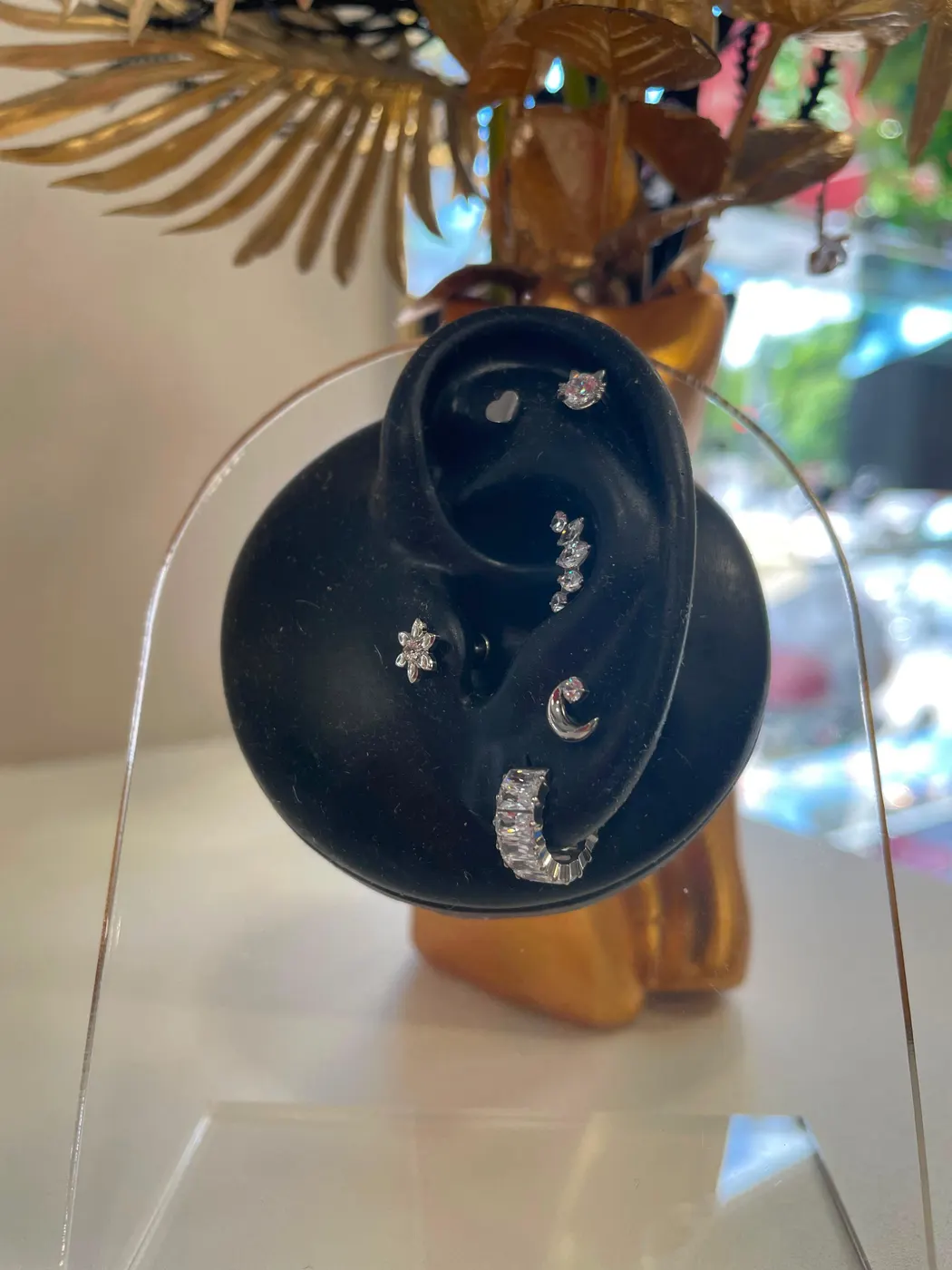 Ohrpiercing-Schmuck als Inspiration im Beautyrella Studio