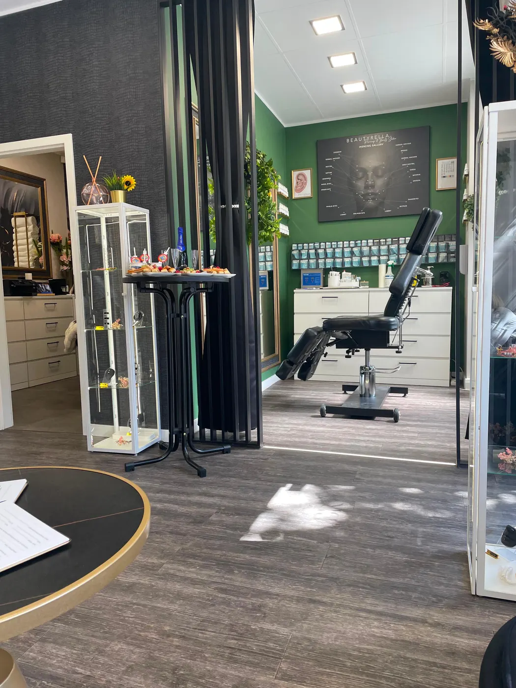 Piercing-Behandlungsraum im Beautyrella Studio Berlin