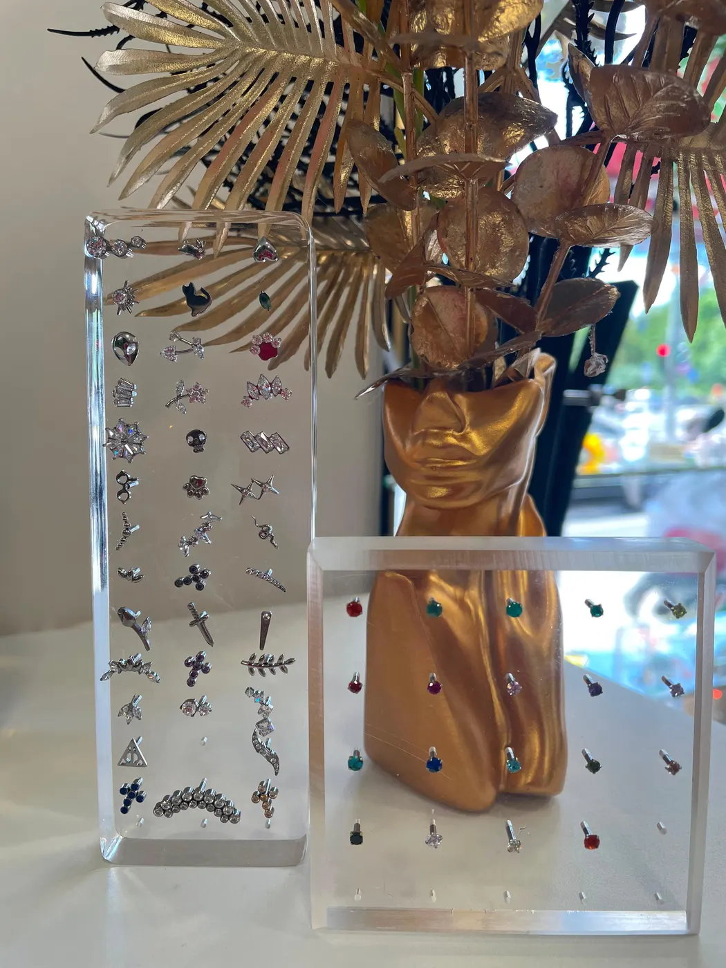 Große Auswahl an Piercing-Schmuck im Beautyrella Studio