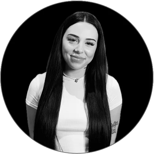 Lea – Piercing Artist und Dozentin bei Beautyrella Berlin